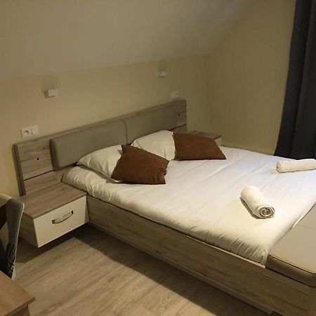 Au Charme Du Lac Piscine & Spa 2 Форж-лез-О Екстериор снимка